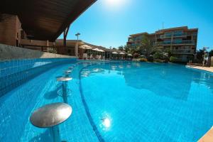 בריכת השחייה שנמצאת ב-Palm Beach | Porto das Dunas - CE או באזור