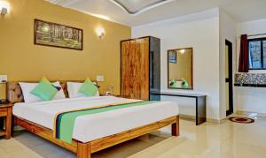 a bedroom with a large bed in a room at Hotel Lake Paradise Mahabaleshwar in Mahabaleshwar