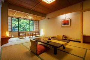 a room with a table and chairs in a room at Harataki in Aizuwakamatsu