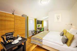 Kama o mga kama sa kuwarto sa Bellevue Hotel Benešov