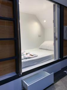 Postel nebo postele na pokoji v ubytování Sleepbox Hostel Suratthani + 37 fotografií
