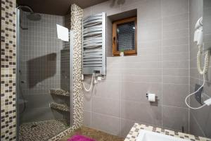 Kúpeľňa v ubytovaní Apartamenty Rodzinne II ApartZakop