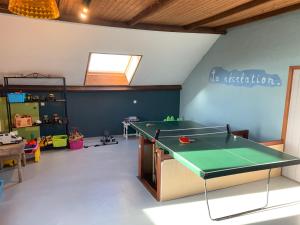 Herní místnost v ubytování L'ancienne école d'Erpigny