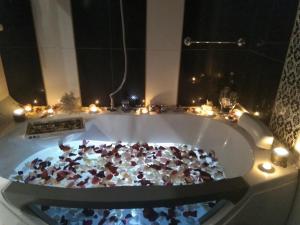 Fotografie z fotogalerie ubytování Home in Center with jacuzzi v destinaci Ivano-Frankivsk + 27 fotografií
