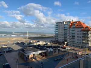 a building on the beach next to the ocean at Mare Nostrum 0402 in Nieuwpoort