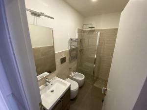 A bathroom at Holidays Suites Navona