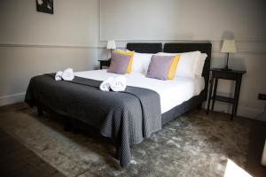 A bed or beds in a room at Holidays Suites Navona