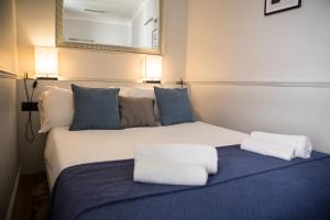 A bed or beds in a room at Holidays Suites Navona