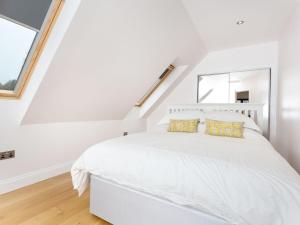 Ένα ή περισσότερα κρεβάτια σε δωμάτιο στο The Apartment