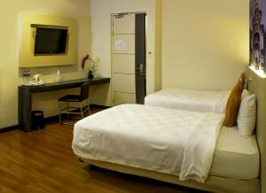 Posteľ alebo postele v izbe v ubytovaní Hotel Promenade Cihampelas