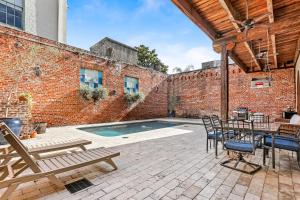 Majoituspaikassa Stunning 5 BR Urban Oasis Downtown NOLA tai sen lähellä sijaitseva uima-allas