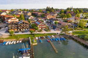 Gallery image of Gästehaus Grünäugl am See in Gstadt am Chiemsee