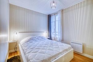 Кровать или кровати в номере Manarola, F3 à deux pas de Montparnasse