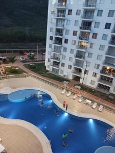 Výhled na bazén z ubytování Acogedor apartamento en Girardot, fresco y tranquilo nebo okolí