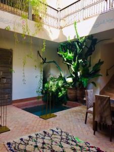 a garden with flowers and a table with chairs at Riad De Vinci & SPA in Marrakesh