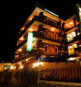 El edificio en el que está el hotel
