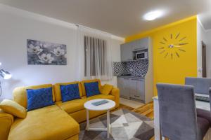 O bucătărie sau chicinetă la Apartman Gavrilov 4
