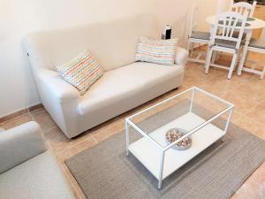 A seating area at Apartamentos Sarah