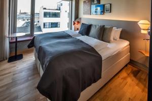 Postel nebo postele na pokoji v ubytování Scandic Kødbyen + 37 fotografií