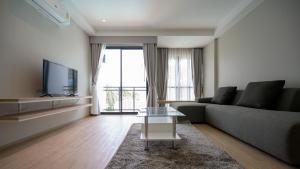 TV a/nebo společenská místnost v ubytování Platinum hotel