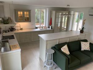 a kitchen and living room with a couch and a counter at Le Gite du Chemin Vert in Pontlevoy