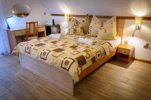 Ένα ή περισσότερα κρεβάτια σε δωμάτιο στο Tulipán vendégház