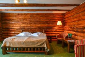 Un pat sau paturi într-o cameră la Cheile Gradistei Fundata Resort