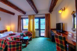 Un televizor și/sau centru de divertisment la Cheile Gradistei Fundata Resort