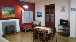 a living room with a table and a stove at GLAMAUÉ in Carhué