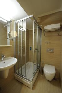 Koupelna v ubytování Kardes Hotel