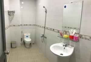 Ένα μπάνιο στο Motel Thân Thiện 2
