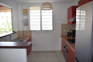 Köök või kööginurk majutusasutuses Appartement Ti Vaniy, T3, Anse Mitan, Trois ilets, Martinique