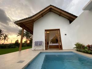 Бассейн в Luxury Villa Ada Padi Ubud one bed room или поблизости