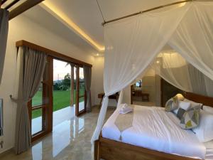 Кровать или кровати в номере Luxury Villa Ada Padi Ubud one bed room