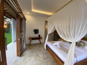 Кровать или кровати в номере Luxury Villa Ada Padi Ubud one bed room