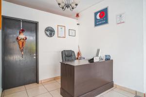 an office with a desk and a door at Hotel Nukuch Nah in San Cristóbal de Las Casas