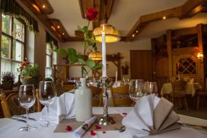 Nápoje v ubytování Hotel Schwarzbeerschänke Pobershau + 18 fotografií