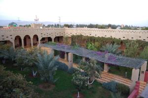 an overhead view of a building with a garden at Auberge Tinit in Er Rachidia