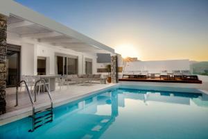 Bazén v ubytování Villa Phos with swimming pool in Lindos nebo v jeho okolí