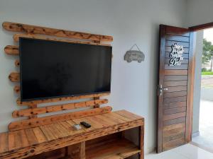 a flat screen tv mounted on a wall at Casa férias Itapoá in Itapoa
