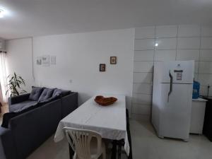 Η κουζίνα ή μικρή κουζίνα στο Casa férias Itapoá +10 φωτογραφίες