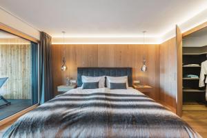 Кровать или кровати в номере Dornsberg Panoramic Apartments