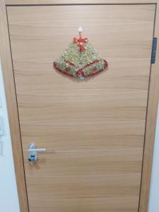 a wooden door with a christmas ornament on it at Apartman Santorini in Novi Sad