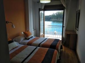 Ένα ή περισσότερα κρεβάτια σε δωμάτιο στο Apartamentos la Pasarela +38 φωτογραφίες