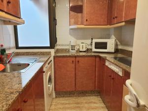 Kuchyňa alebo kuchynka v ubytovaní Apartamento Guardamar Playa