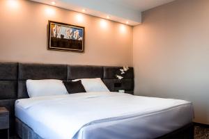 Ένα ή περισσότερα κρεβάτια σε δωμάτιο στο NEW Garni Hotel FILIA