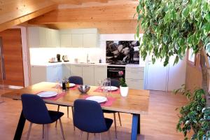 Kuchyňa alebo kuchynka v ubytovaní Apartment Luam - Alpstay