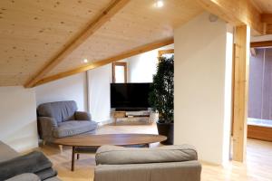 Televízia a/alebo spoločenská miestnosť v ubytovaní Apartment Luam - Alpstay