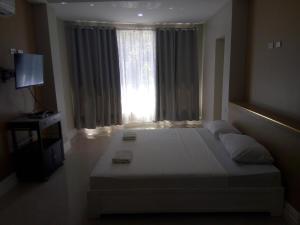 Postel nebo postele na pokoji v ubytování Sandscape Hotel
