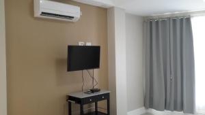 TV a/nebo společenská místnost v ubytování Sandscape Hotel